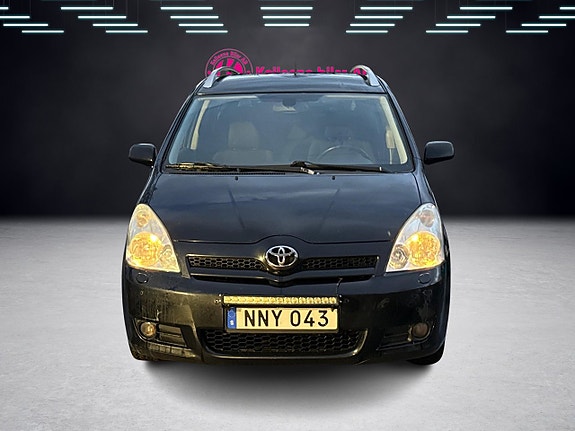 Toyota Corolla Verso 4 of 5