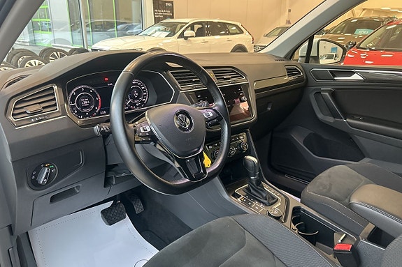 Volkswagen Tiguan 5 of 26