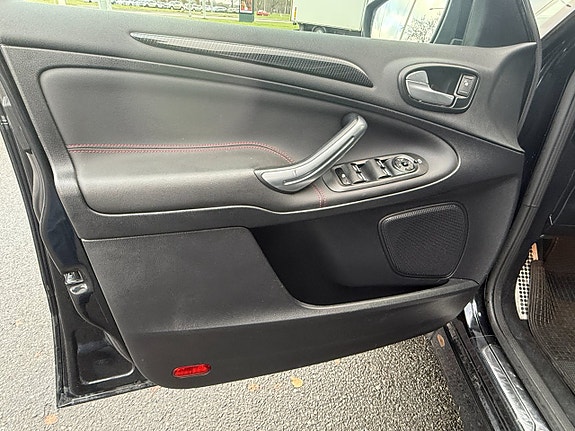 Ford S-MAX 12 of 16