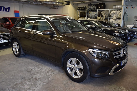 Mercedes-Benz GLC220 d 2 of 14