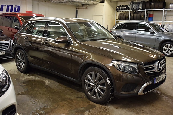 Mercedes-Benz GLC220 d 2 of 5