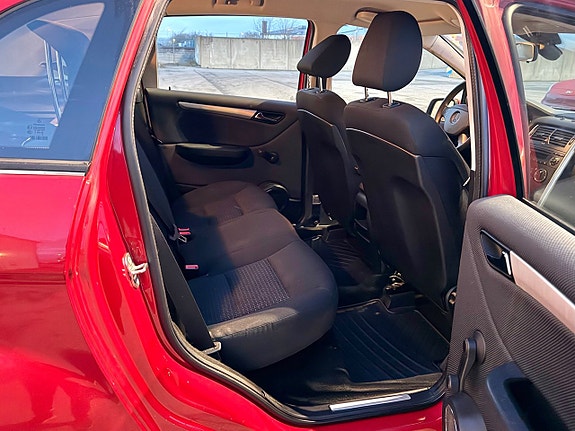 Mercedes-Benz B180 6 of 7