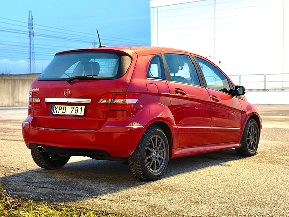 Mercedes-Benz B180 3 of 5