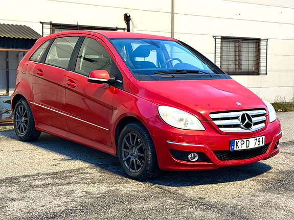 Mercedes-Benz B180 2 of 5