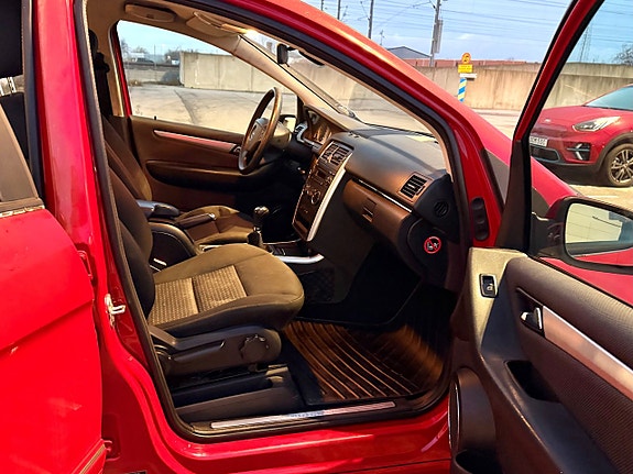 Mercedes-Benz B180 5 of 5