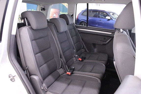 Volkswagen Touran 13 of 26
