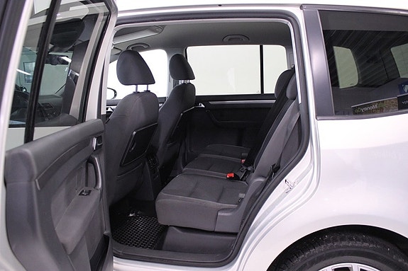 Volkswagen Touran 11 of 26