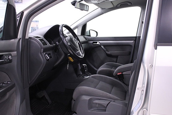 Volkswagen Touran 10 of 26
