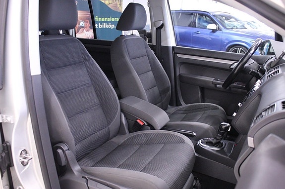 Volkswagen Touran 16 of 26
