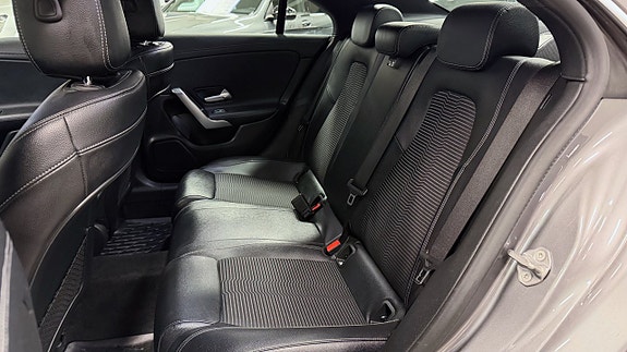 Mercedes-Benz CLA180 7 of 10