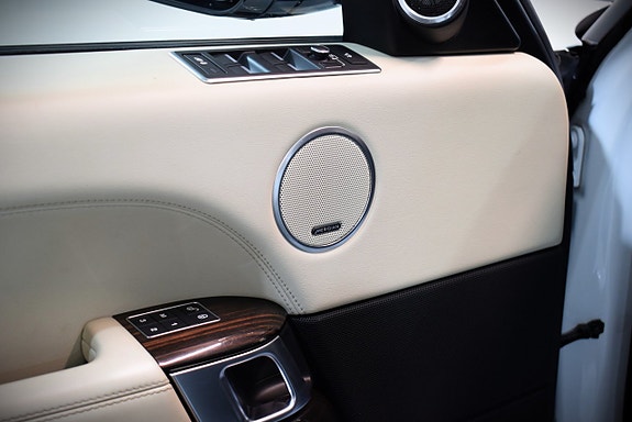 Land Rover Range Rover 17 of 27