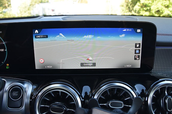 Mercedes-Benz EQB300 13 of 26