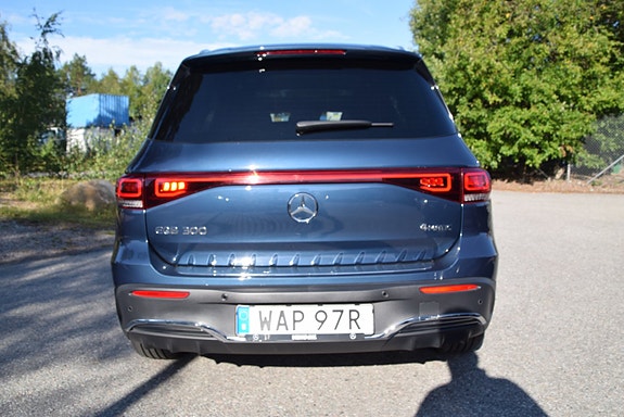 Mercedes-Benz EQB300 4 of 5