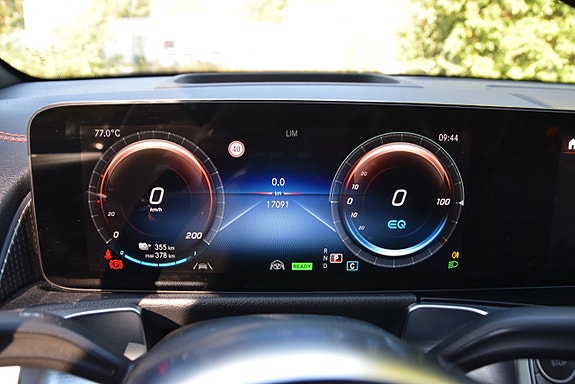 Mercedes-Benz EQB300 15 of 26