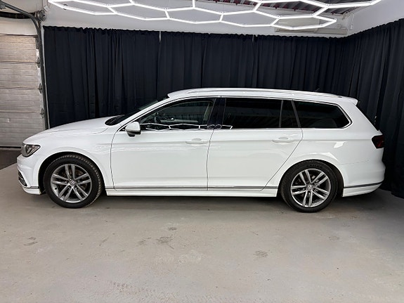 Volkswagen Passat 12 of 14