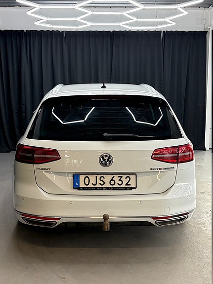 Volkswagen Passat 10 of 14