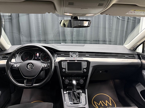 Volkswagen Passat 9 of 14