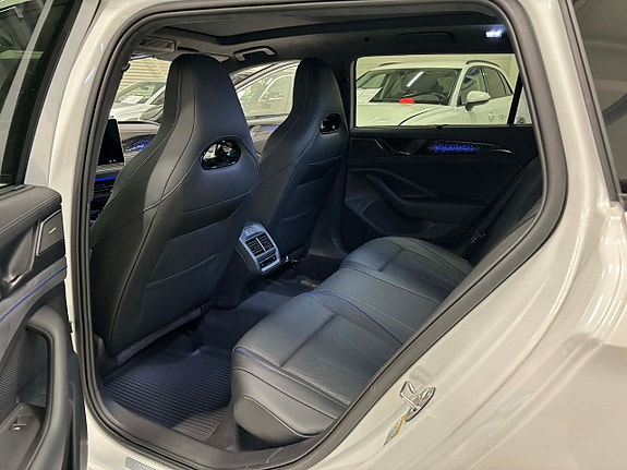 Volkswagen Passat 17 of 20