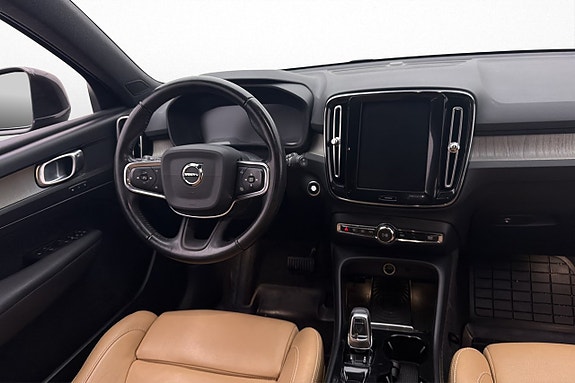 Volvo XC40 10 of 28