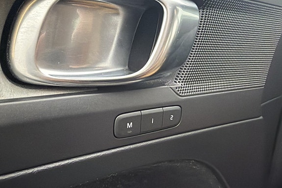 Volvo XC40 9 of 28