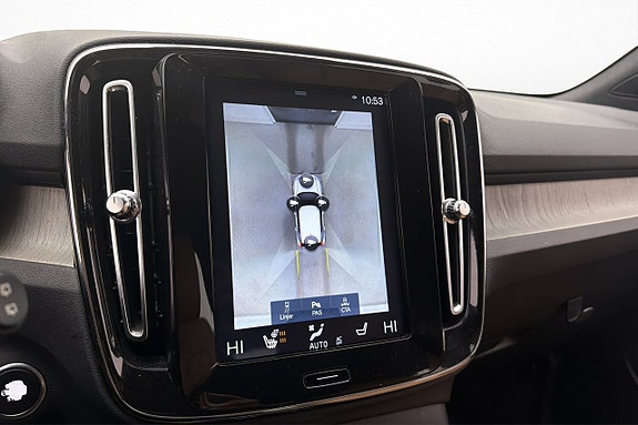 Volvo XC40 16 of 28