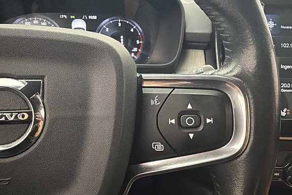 Volvo XC40 14 of 28