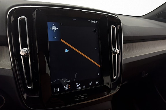Volvo XC40 17 of 28