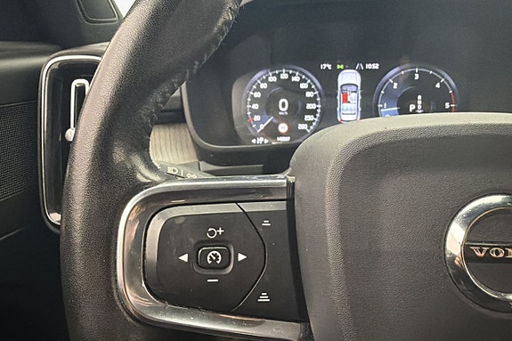Volvo XC40 12 of 28
