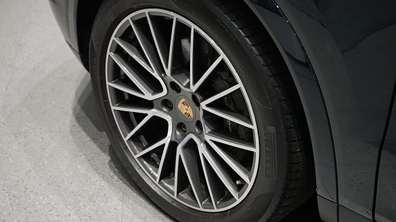 Porsche Cayenne Coupe 3 of 5