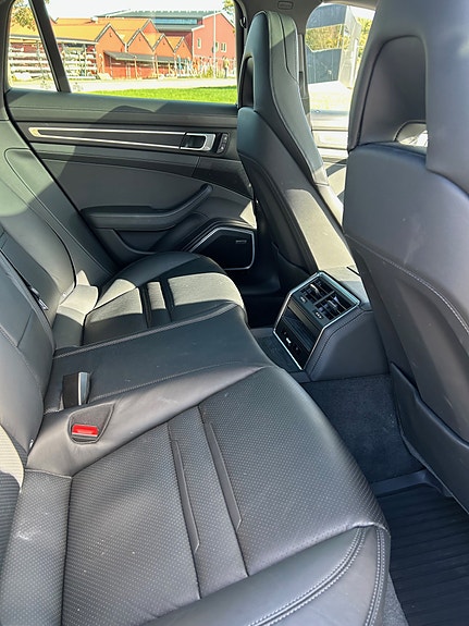 Porsche Panamera 4 5 of 5