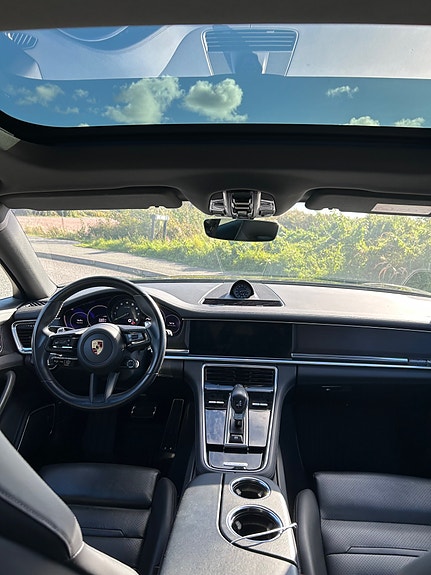 Porsche Panamera 4 3 of 5