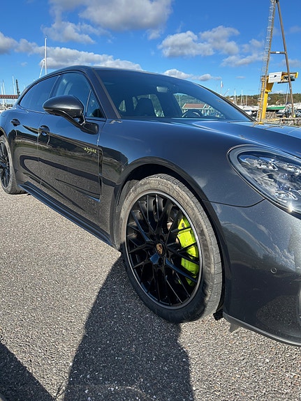 Porsche Panamera 4 4 of 5