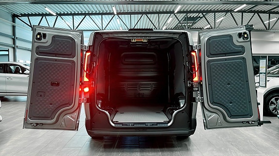 Kia PV5 6 of 17