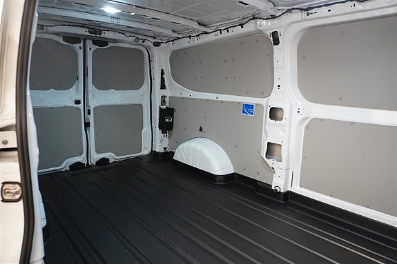 Ford Transit Custom 7 of 12
