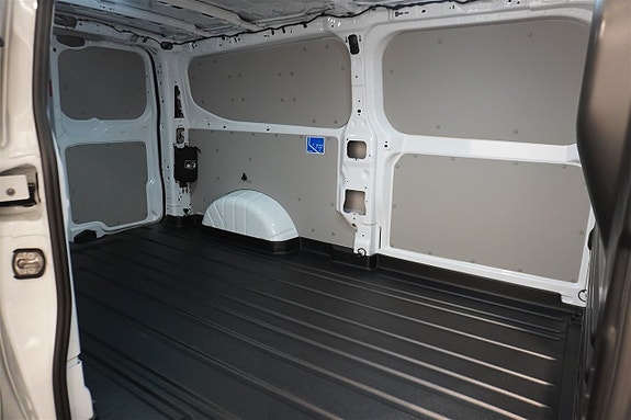 Ford Transit Custom 8 of 12