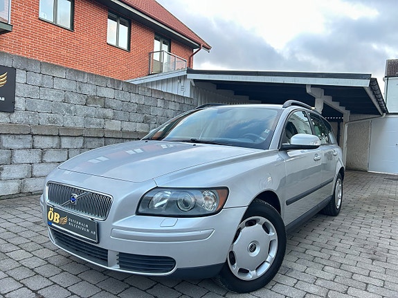 Volvo V50 2 of 22