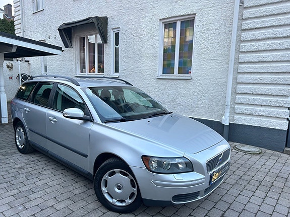 Volvo V50 3 of 22
