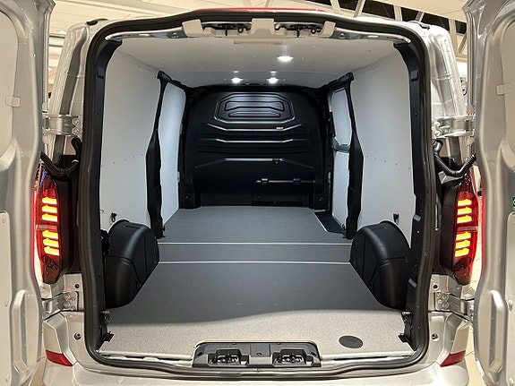 Volkswagen Transporter 9 of 20