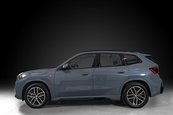 BMW iX1 3 of 5