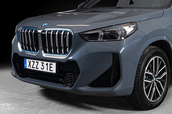 BMW iX1 5 of 5