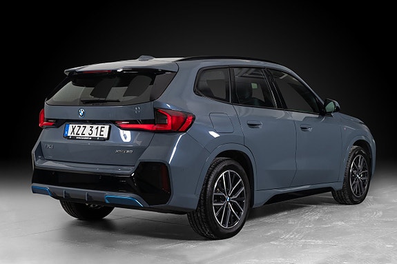 BMW iX1 2 of 5