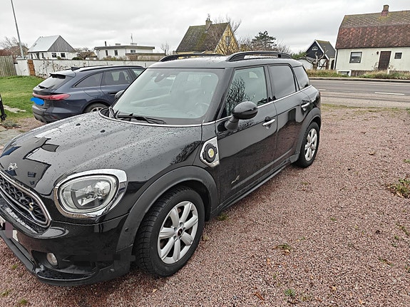 MINI Countryman Cooper SE 2 of 9