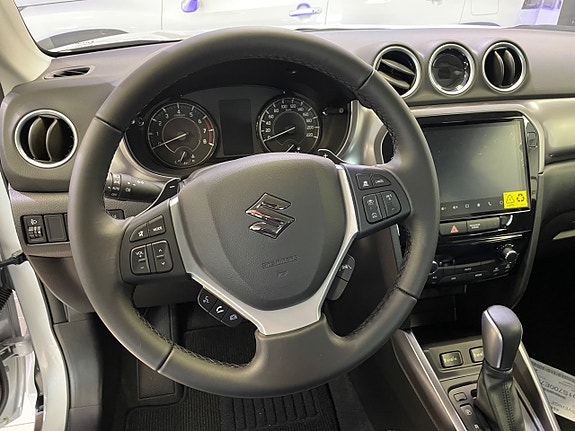 Suzuki Vitara 2 of 9