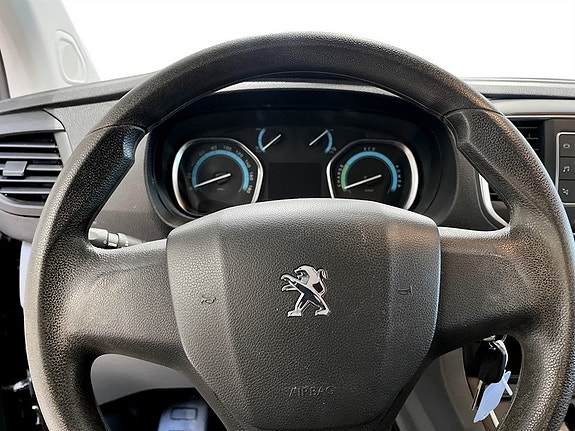 Peugeot e-Expert 9 of 15