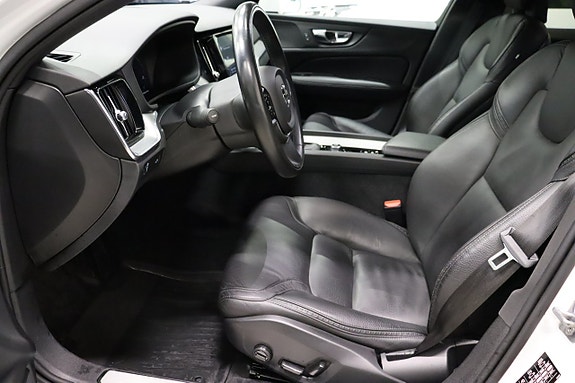 Volvo V60 Cross Country 9 of 26
