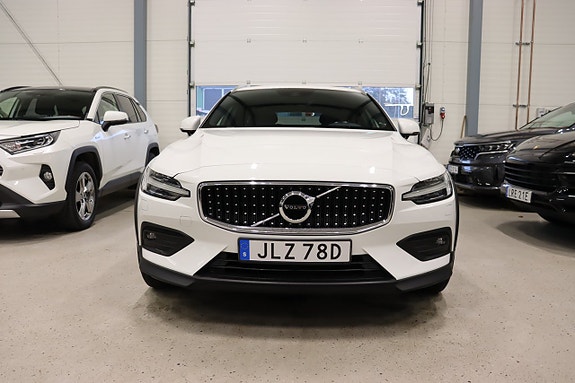 Volvo V60 Cross Country 3 of 5