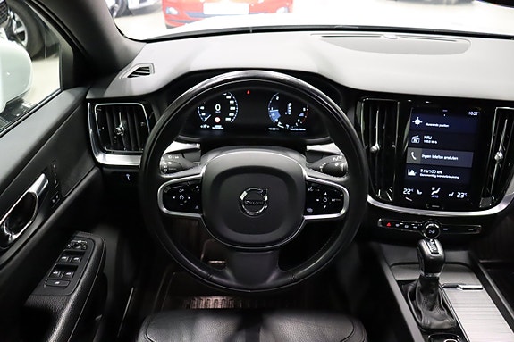 Volvo V60 Cross Country 14 of 26