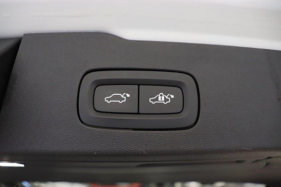 Volvo V60 Cross Country 7 of 26
