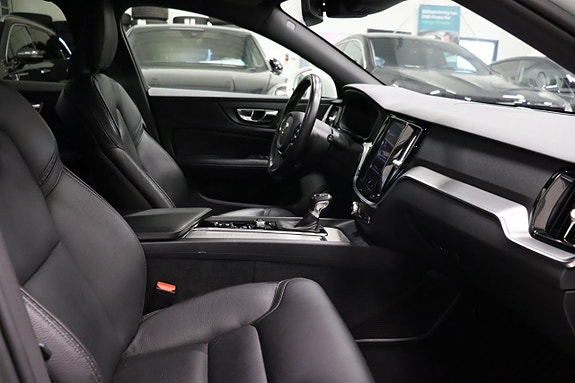 Volvo V60 Cross Country 11 of 26