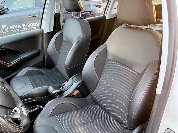 Peugeot 2008 5 of 5
